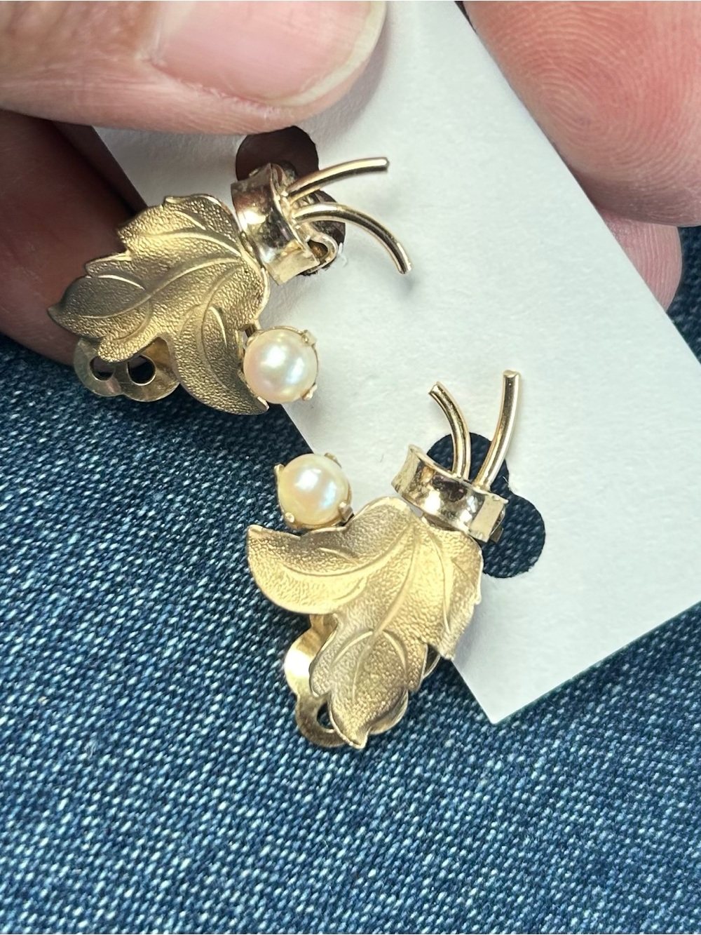 Vintage Gold-Tone Floral Clip Earrings mark Dixelle 1-20-12K GF